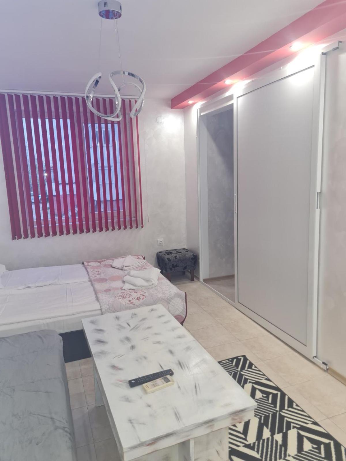 Day And Night Apartment เวลีคอเทอร์โนโว ภายนอก รูปภาพ