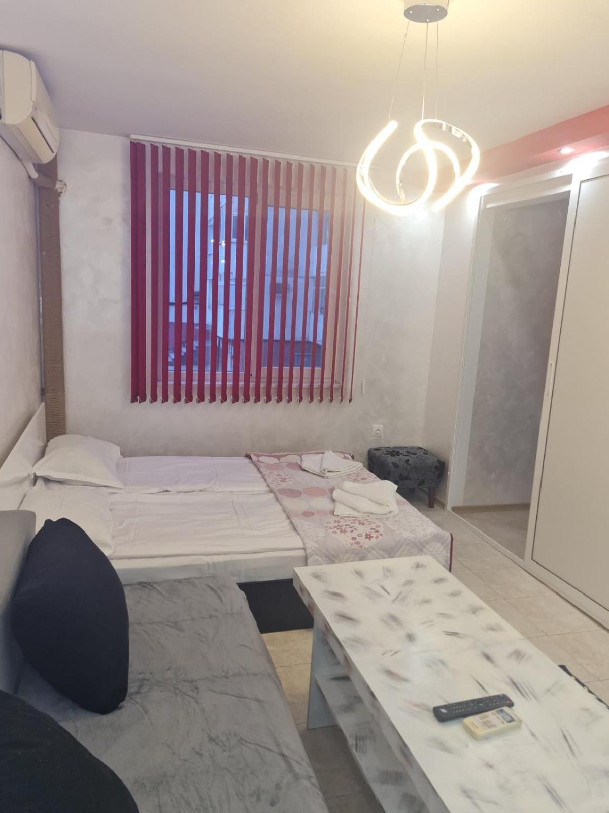 Day And Night Apartment เวลีคอเทอร์โนโว ภายนอก รูปภาพ