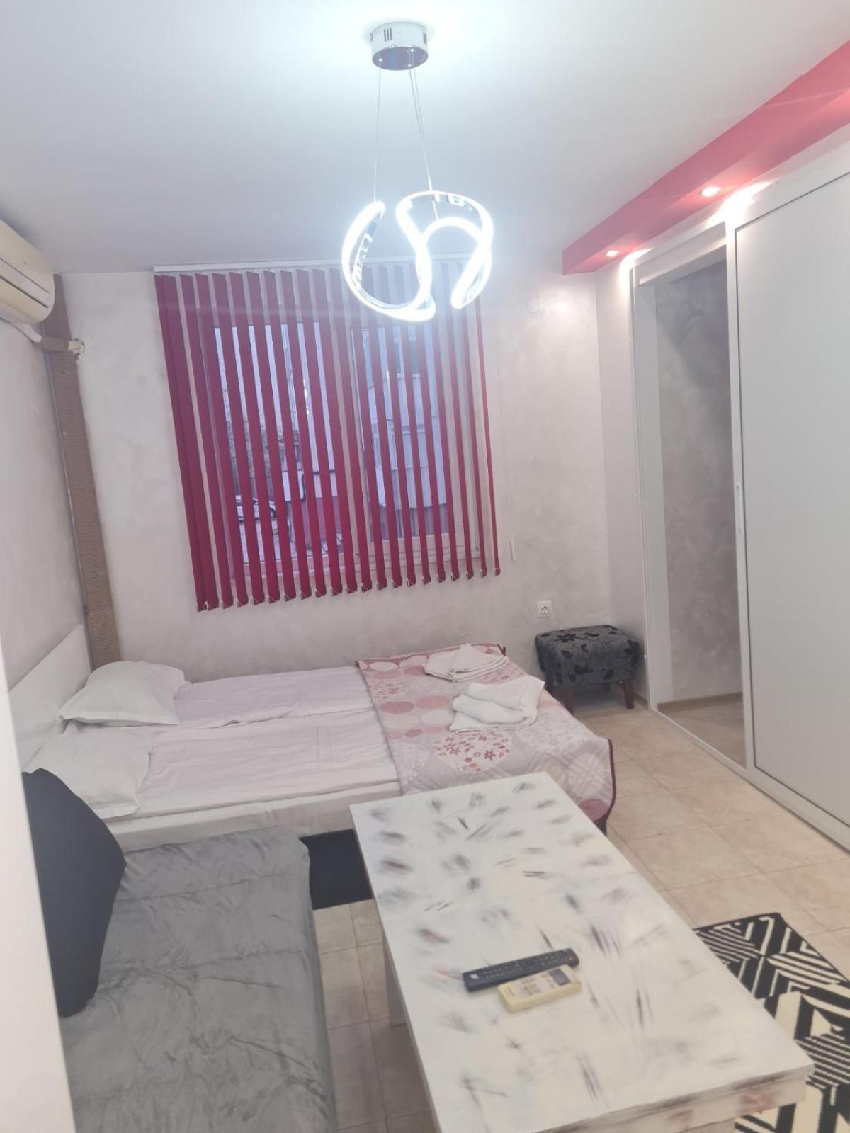 Day And Night Apartment เวลีคอเทอร์โนโว ภายนอก รูปภาพ